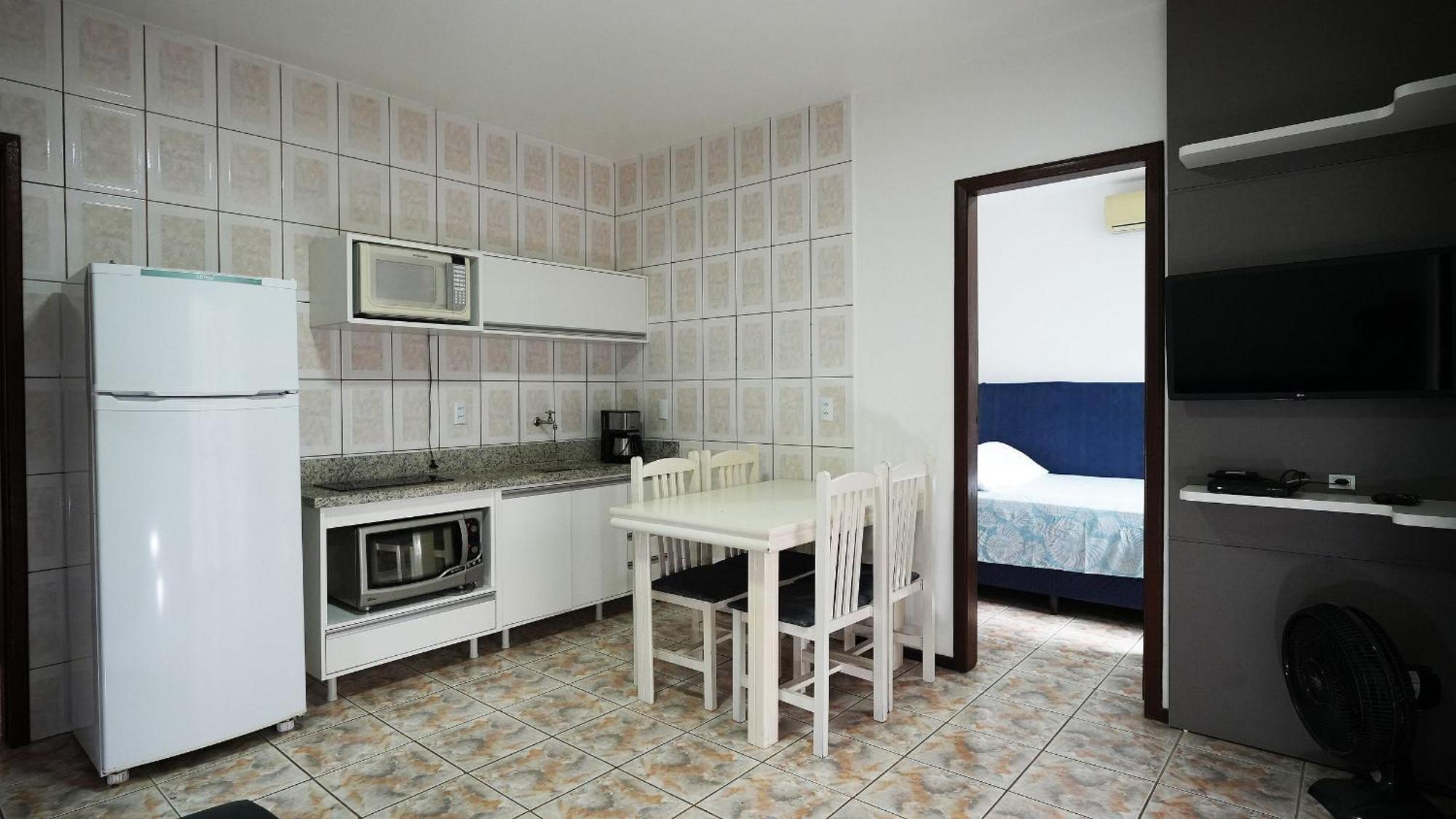 Residencial Adolfo - Mestre Naro بومبينهاس المظهر الخارجي الصورة